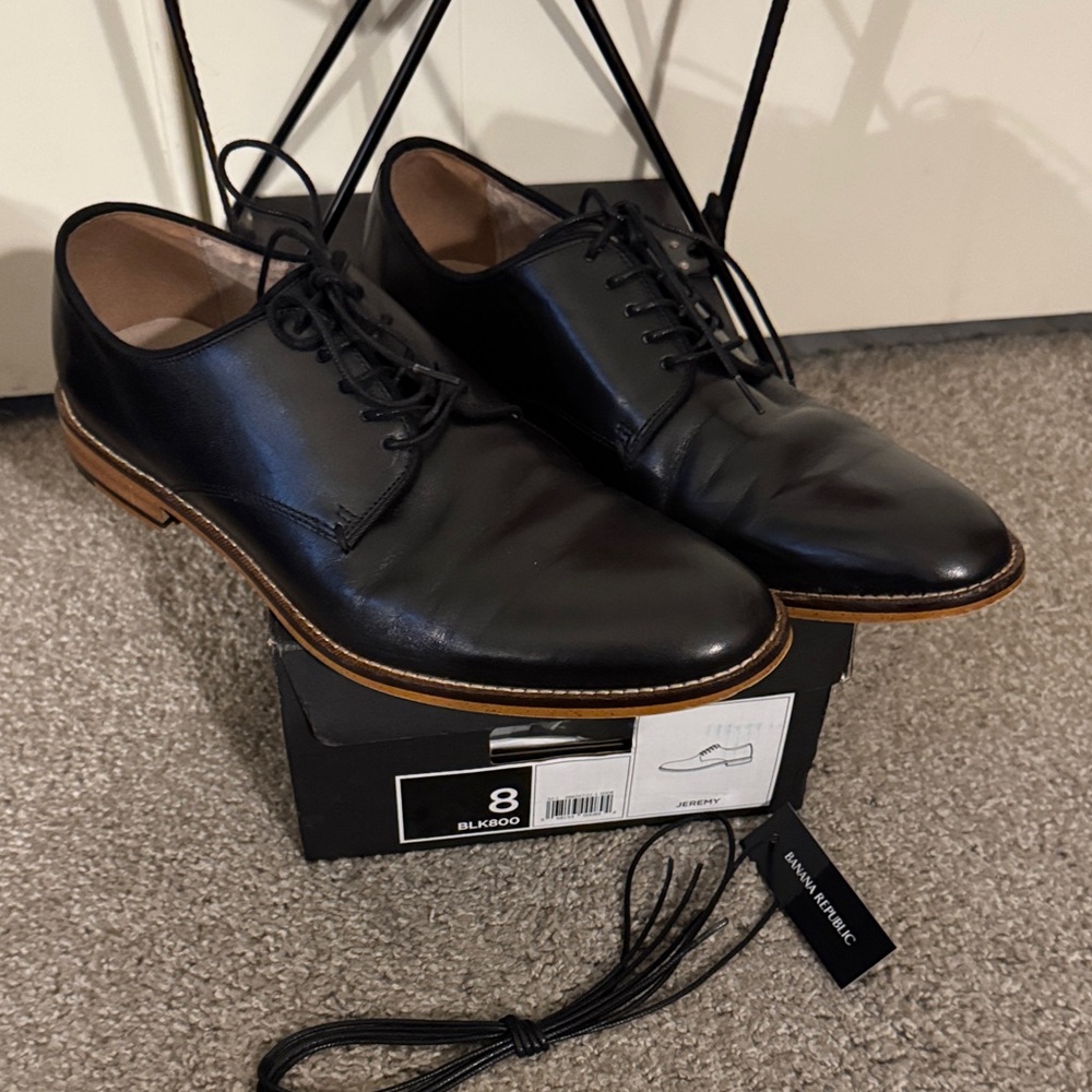 Banana republic. Black Leather Dress Shoes